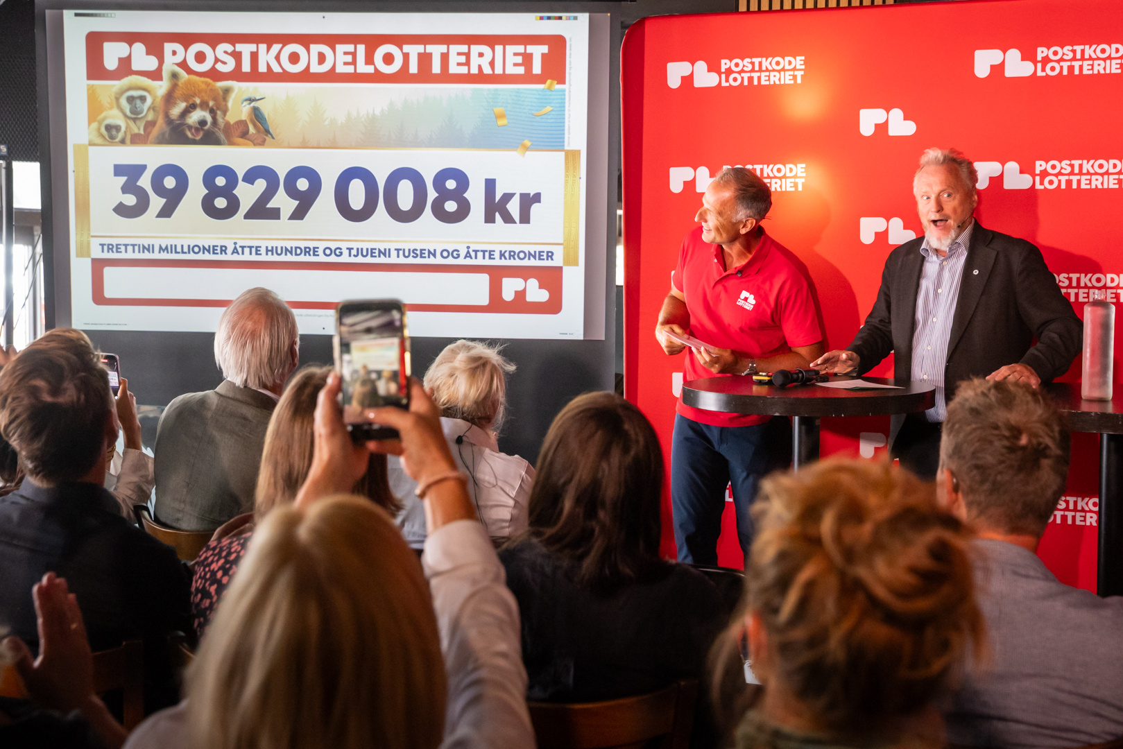 Nylig mottok SOS-barnebyer og WWF Verdens naturfond hver sin sjekk på 31 millioner kroner.